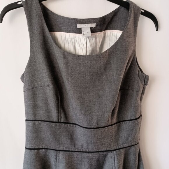 H&M Fit & Flare Gray Sleeveless Dress Size 6 Fully Lined Stretch Side Zip - Picture 3 of 10